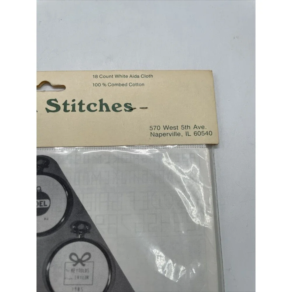 Hugs 'n Stitches Christmas Cross Stitch Pattern Ornaments Pillows Jar Tops NOS